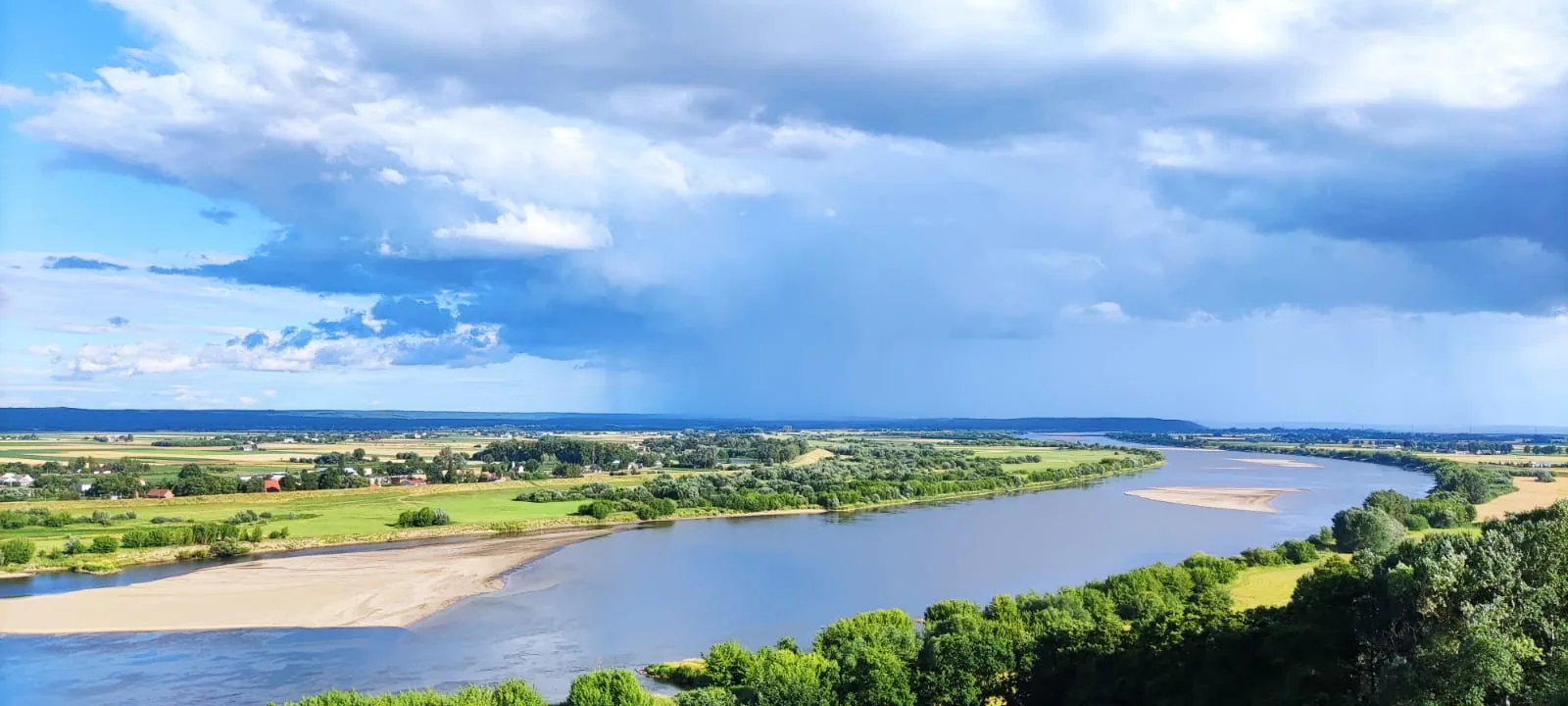 Panorama Wisły z klifu nadwiślańskiego w Nowem