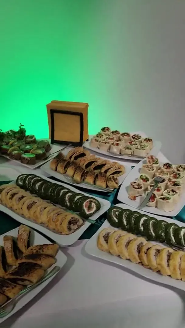 Bufet z przekąskami i sałatkami
